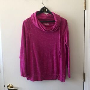 Made
for Life Cowl NeckT-shirt size  L gently used
